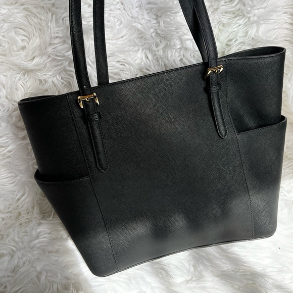 MICHAEL Michael Kors
Jet Set Travel Large Tote - Picture 4 of 9